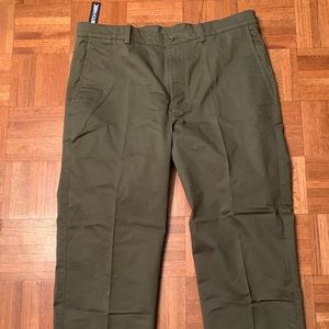 Roundtree York classic fit, ff chinos/khakis.